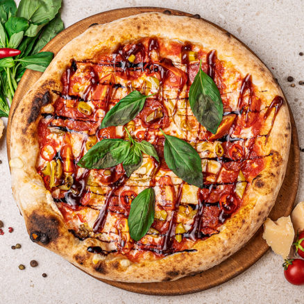 Піца Пепероні з пікантною салямі та маринованим перцем