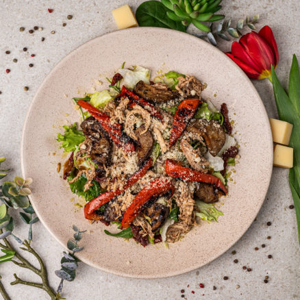 Салат з індичкою та овочами гриль