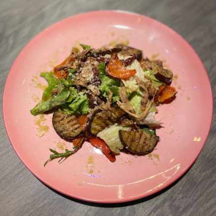 Салат з індичкою та овочами гриль